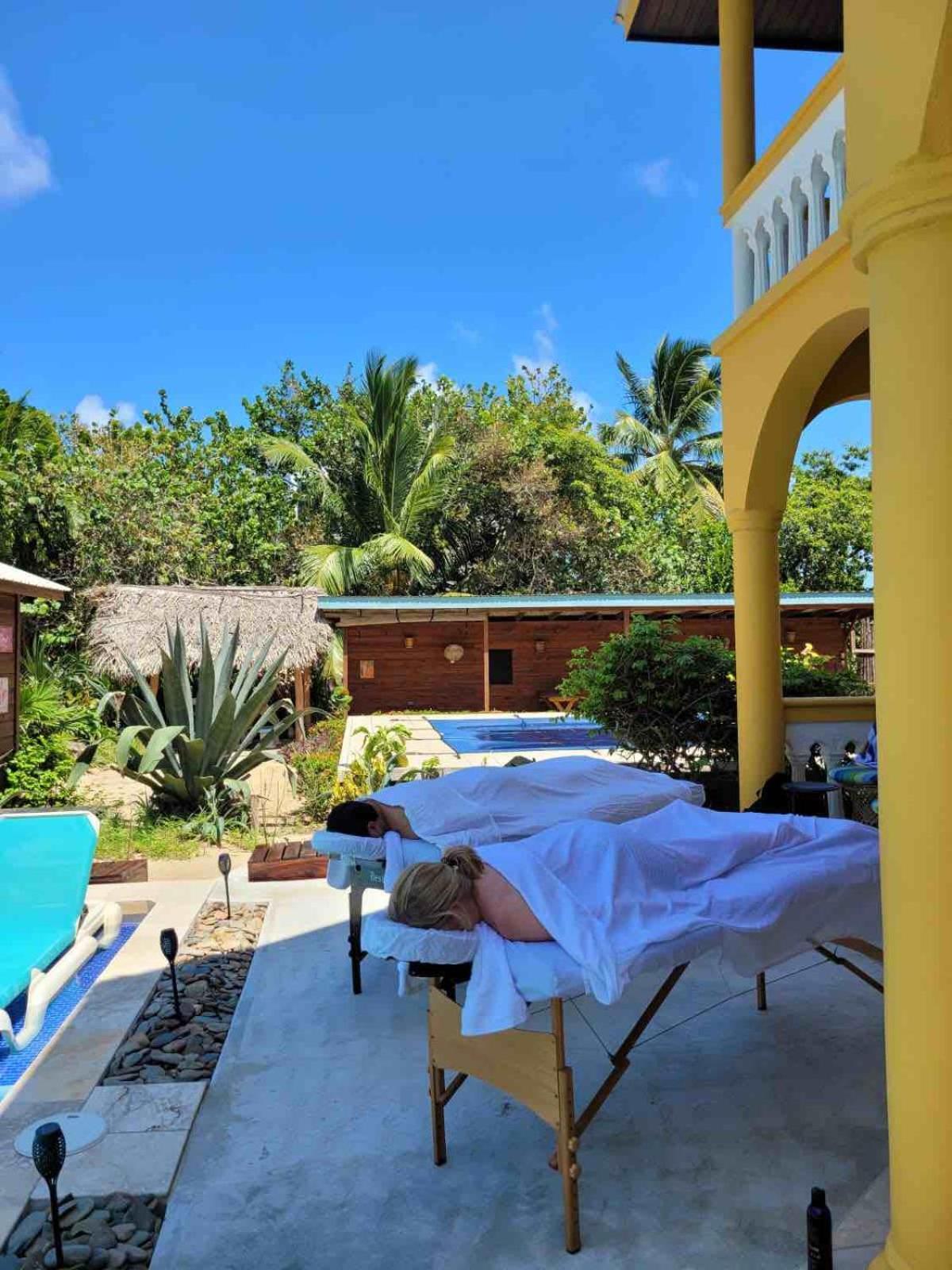 Blue Parrot Beach House And Villas Hopkins Exterior photo