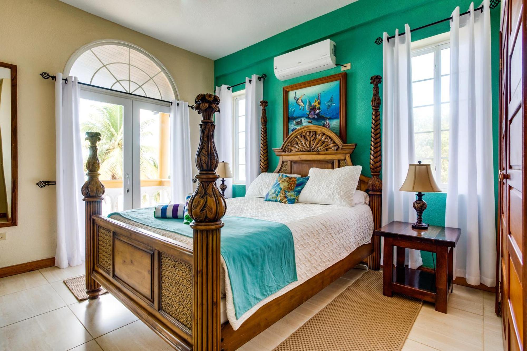 Blue Parrot Beach House And Villas Hopkins Exterior photo